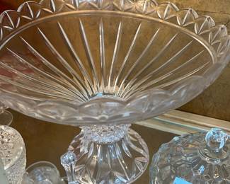 centerpiece bowl featuring a scalloped rim