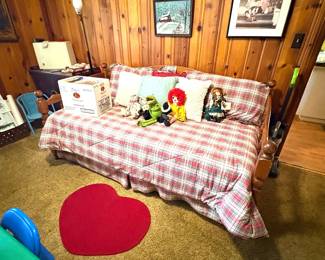 Day bed with trundle