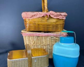 Vintage Salton Hot Basket, Punic Baskets And More