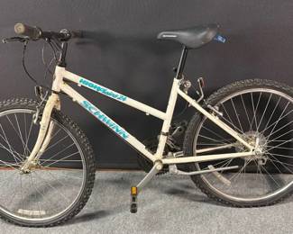 Schwinn High Plains Womens 26 21 Speed Mountain Bike