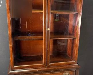 Mahogany One Piece China Cabinet