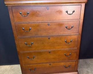 Broyhill 5 Drawer Chest Of Drawers