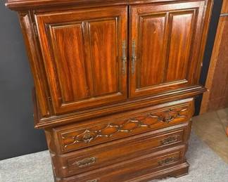 Sumpter Cabinet Co. Oak 2door 3drawer Gentlemanss Chest