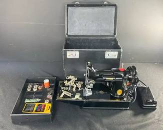 Singer 221 Featherweight Black Sewing Machine with Carrying Case and Accessories Works
