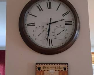 Large clock w/ temp and humidity