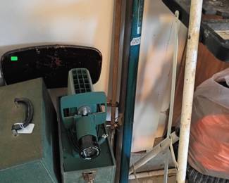 Slide projector and screen