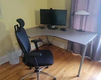 CORNER DESK