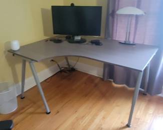CORNER DESK