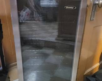 Wine refrigerator
