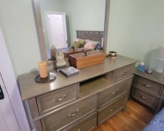 WEATHERED OAK FINISH1-SHELF 6-DRAWER DRESSER WITH MIRROR