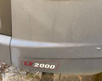 Craftsman riding lawn mower LT2000