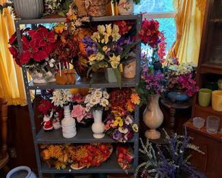 FLORAL ARRANGEMENTS & VASES
