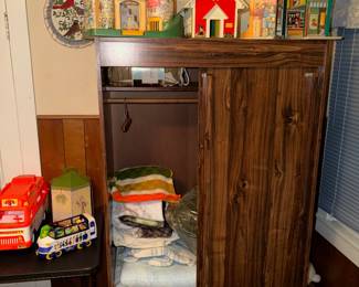 Wardrobe & more toys