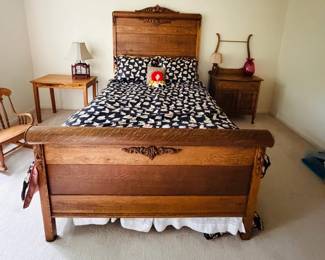 VICTORIAN EASTLAKE BED