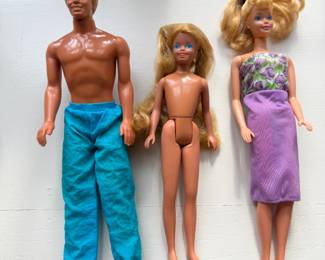 BARBIES AND BOX OF CLOTHING