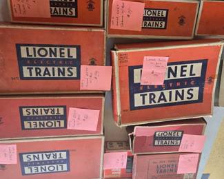 Lots of O scale Lionel train items