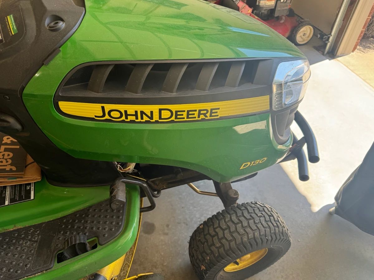 John Deere D130, 175 Hours