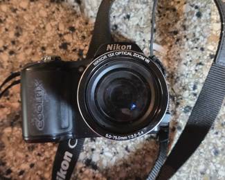 Nikon COOLPIX L110 Digital Camera with 15x Optical Zoom, Case Accessories