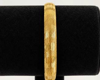 Elegant Italian 14K Yellow Gold Woven Herringbone Style Bracelet