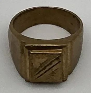 01 18 Karat Gold Ring