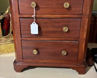 Salesman sample3 drawer chest