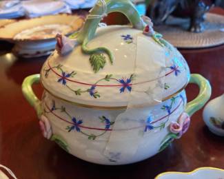 Here d small covered tureen