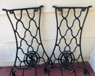Vintage Singer Manufacturing Co. Cast Iron Base B
