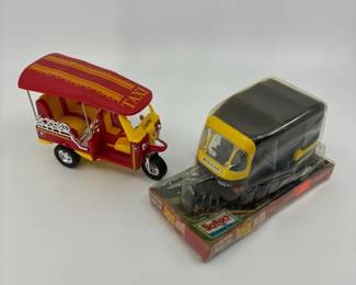 Vintage Tuck Tuck Auto Bajaj Taxi Rickshaw Pull Back Action