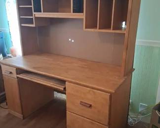 Wooden Computer Desk W Hutch