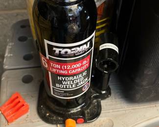 Torin 6-Ton Hydraulic Welded Bottle Jack