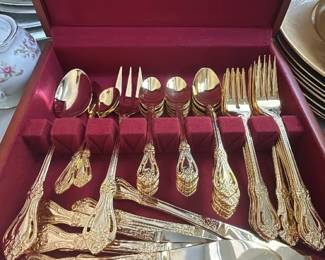 Gold-Plated 52pc Flatware Set