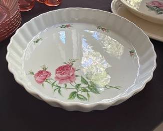 Chesapeake 10" Rose Pie Dish