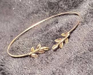 costume bracelet