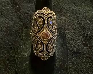 Large costume ring (6)