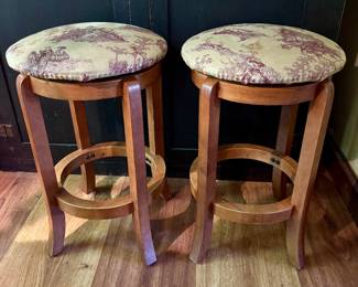 Swivel top stools