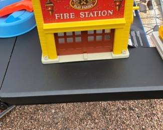 Fisher-Price Play Family Fire Station