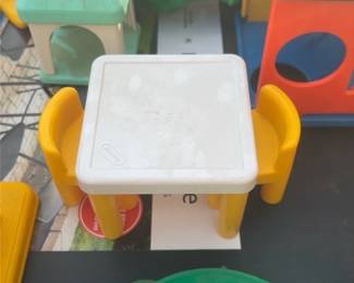Fisher-Price Little People Table Set