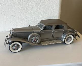 Franklin mint 1933 Duesenberg SJ Twenty Grand 1/24 Scale Diecast Model