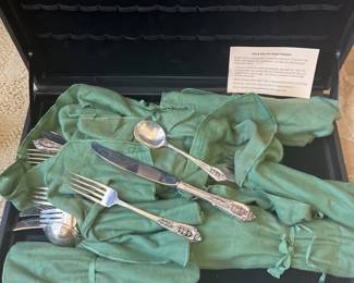 Vintage silver plated flatware set an original felt lined storage case
