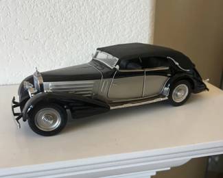 Franklin mint 1:24 scale, 1939, Maybach zeppelin, black and silver model