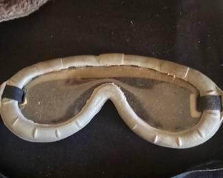 Vintage protective / aviator-style goggles