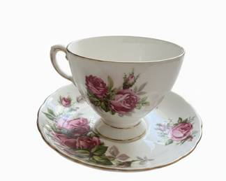 Tuscan Fine English Bone China 'Moss Rose' Teacup and Saucer