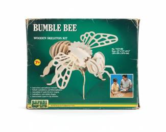 Safari Ltd. Bumble Bee Wooden Skeleton Kit