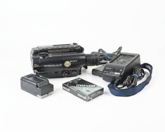 Sony Handycam CCD-TR44 Video 8 Camcorder Set