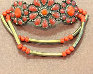 Vintage-Style Faux Coral Floral Motif Bracelet