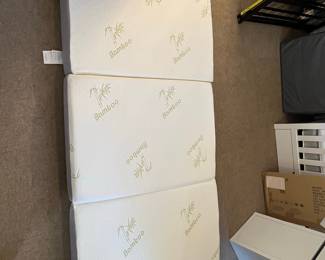 Inofia Tri-Fold Memory Foam Guest Mattress