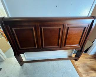 Vaughan-Bassett King Sleigh Bed
