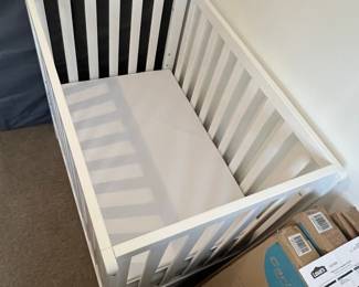 Carter's by DaVinci Colby 4-in-1 Convertible Mini Crib with Trundle Drawer