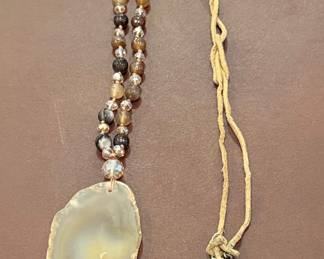 Agate Slice Pendant Necklace with Crystal and Agate Beads