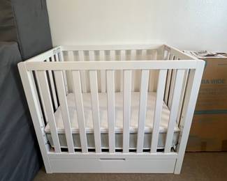 Carter's by DaVinci Colby 4-in-1 Convertible Mini Crib with Trundle Drawer